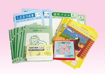 知識習得型教材と思考重視型教材をバランスよく組み合わせて総合学習。